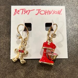 🫚 🎄 Betsey Johnson Red and Gold Gingerbread and Red Mixer Earrings